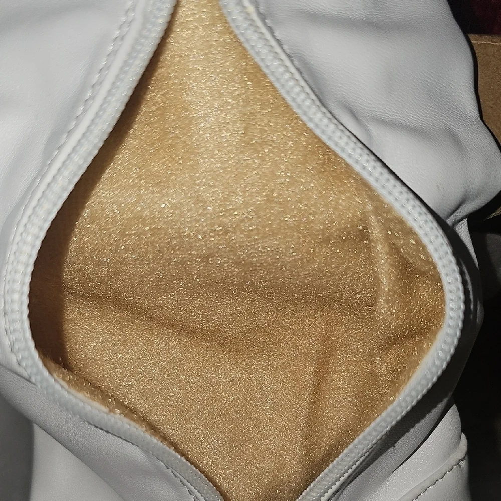 NWT Women's Elegant White Knee-High Women's Boots Size 9 Euro Size 40
